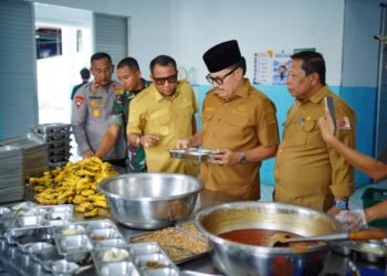Bupati TRK Tinjau SPPG, Pastikan Makanan MBG Aman dan Bergizi