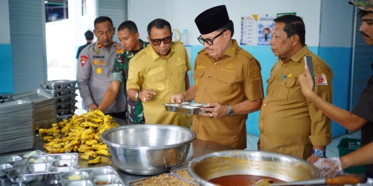 Bupati TRK Tinjau SPPG, Pastikan Makanan MBG Aman dan Bergizi