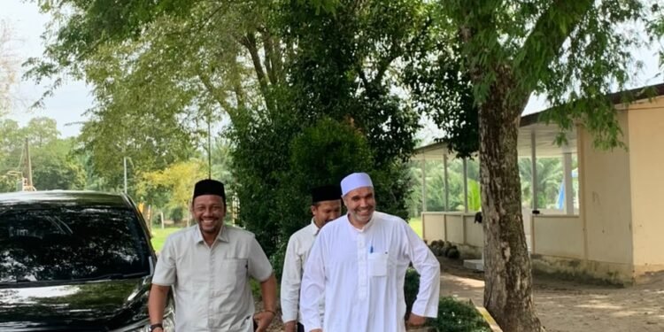 Ratusan Santri Al Zahrah Sambut Ulama Internasional Syekh Ayyub Aljazairi