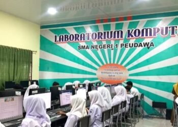 Hari Pertama Pelaksanaan TKA dan ANBK, Kacabdisdik Aceh Timur Sambangi SMAN 1 Peudawa