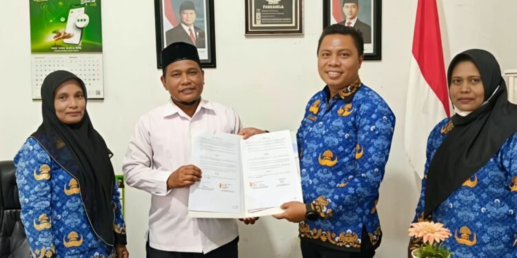 Disdukcapil dan Dinas Sosial Abdya Tandatangani Perjanjian Kerja Sama Pemanfaatan Data Kependudukan