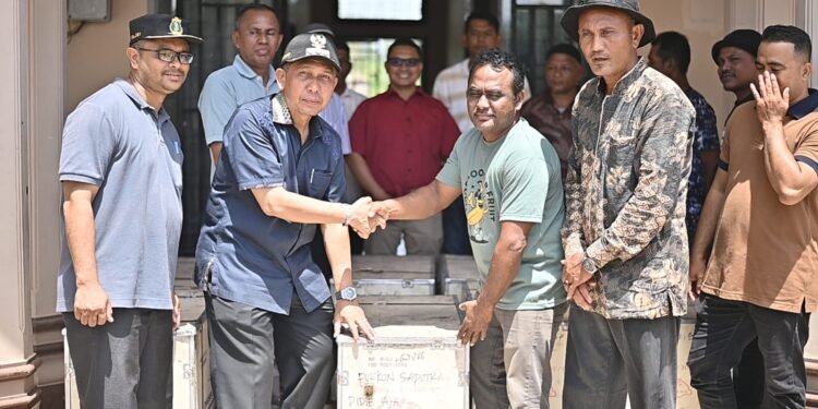Banjir Lumpuhkan Mesin Kapal, 14 Nelayan Pidie Jaya Dibantu KKP