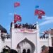 Bendera, Antara Eksploitasi Warga dan Mainan Elite