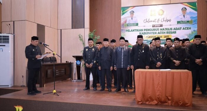 Bupati Syech Muharram Lantik Pengurus MAA Aceh Besar