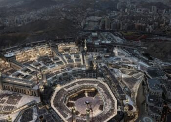 Saudi Tembak Jatuh Rudal Houthi Dekat Mekkah 23 Km dari Masjidil Haram