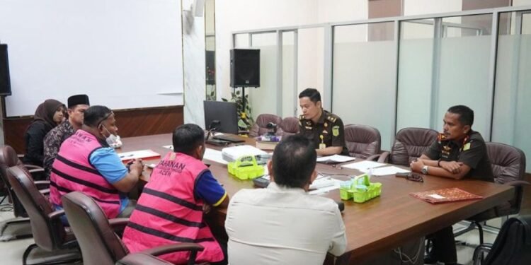 Kejari Simeulue Tahan Dua Tersangka Korupsi Pengadaan Lahan Irigasi