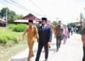 Bupati Al-Farlaky Mulai Aspal Jalan Sungai Raya–Gajah Mentah
