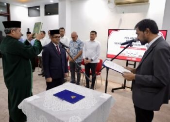 Mualem Lantik Taufik sebagai Penjabat Sekda Aceh di Medan