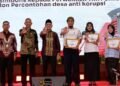 Dek Fadh dan Wakil Ketua KPK Serahkan Penghargaan Desa Antikorupsi kepada 15 Gampong di Aceh